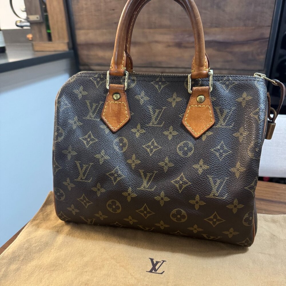 Louis Vuitton Monogram Speedy 25